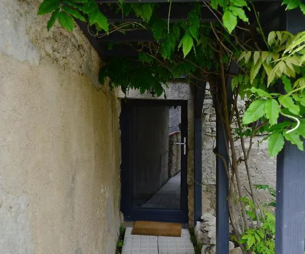 Alojamento de Acomodação e Pequeno-almoço Chez Pique-fesse D'hote 3*