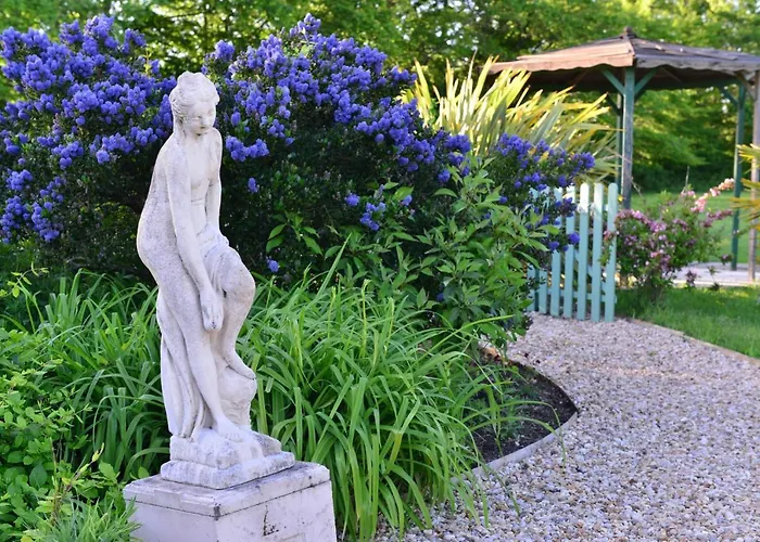 Alojamento de Acomodação e Pequeno-almoço Chez Pique-fesse D'hote 3*