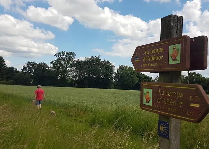 Alojamento de Acomodação e Pequeno-almoço Chez Pique-fesse D'hote Saint-Martin-L'ars