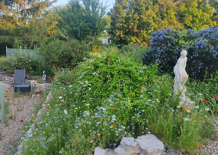 Alojamento de Acomodação e Pequeno-almoço Chez Pique-fesse D'hote 3*